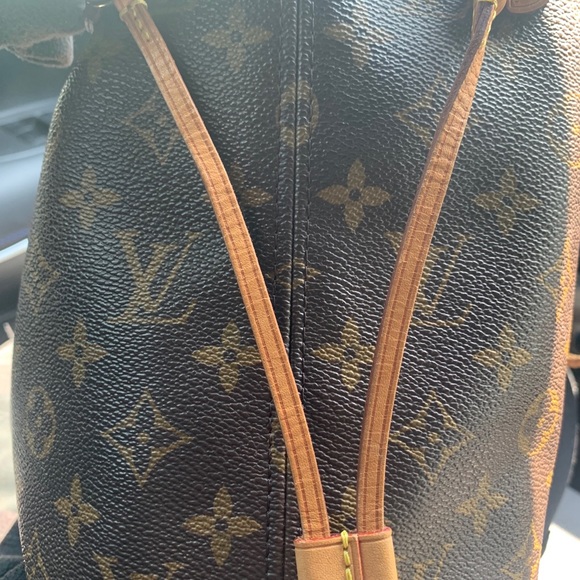 LV purse - Picture 4 of 5